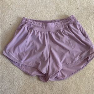Lulu hotty hot short size 6 in light dusty purple